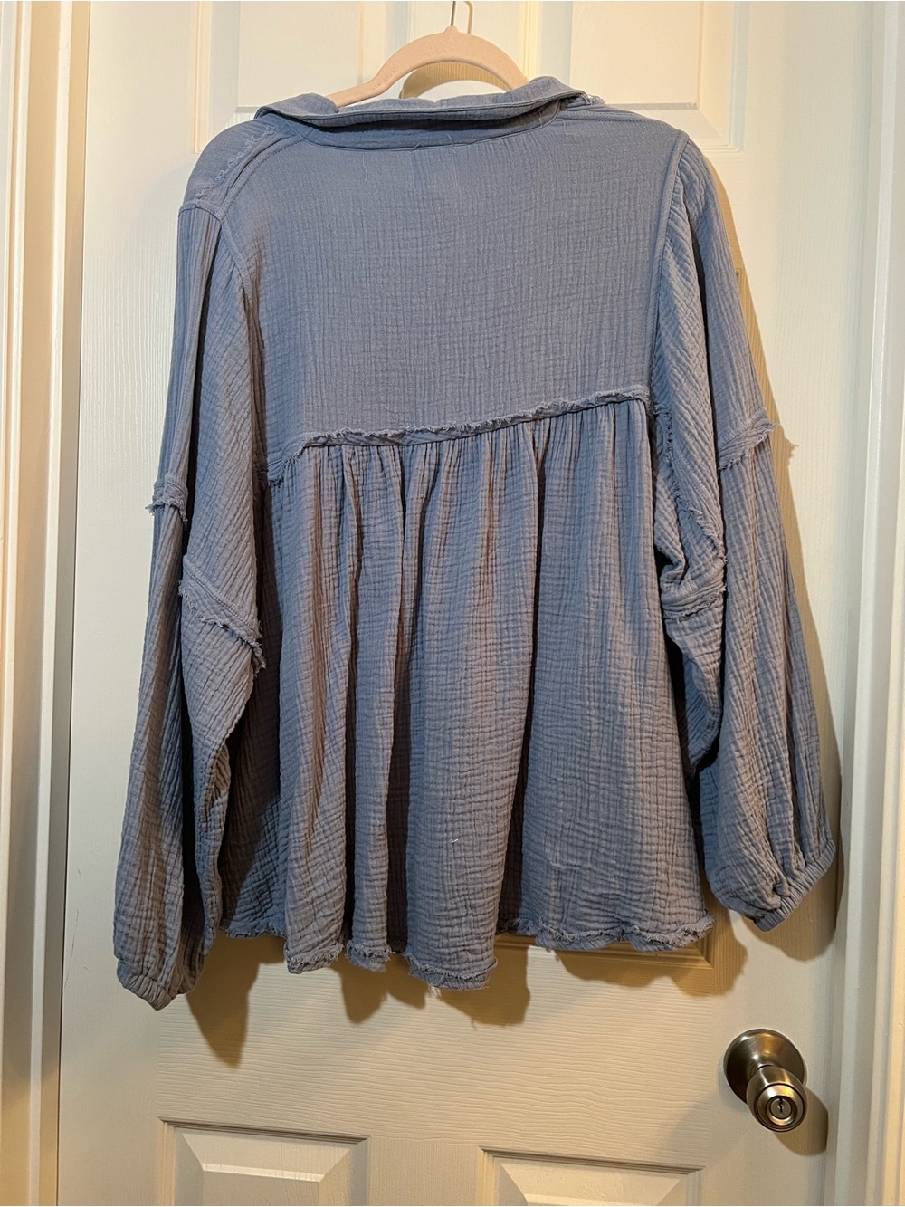๐ฆ Washed Blue Gauze Tunic with Frayed Yoke -shop the mint size large - Picture 3 of 4
